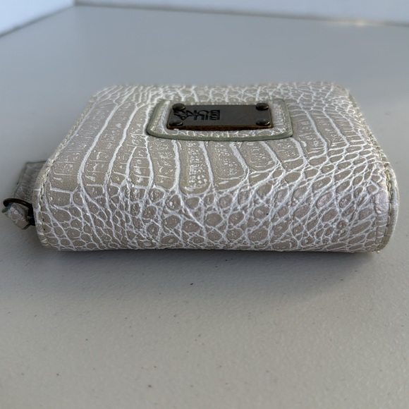 Billabong Wallet Faux Crocodile Leather Metallic Off White and Turquoise - Picture 8 of 15